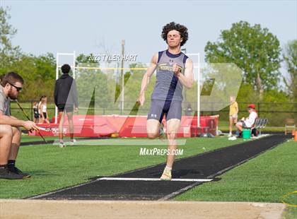 Thumbnail 3 in IHSAA Sectional #12 (Long Jump, High Jump, Pole Vault) photogallery.