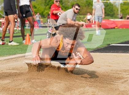 Thumbnail 2 in IHSAA Sectional #12 (Long Jump, High Jump, Pole Vault) photogallery.