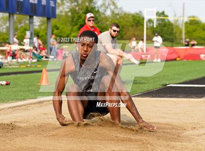 Thumbnail 3 in IHSAA Sectional #12 (Long Jump, High Jump, Pole Vault) photogallery.