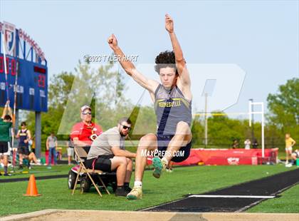Thumbnail 3 in IHSAA Sectional #12 (Long Jump, High Jump, Pole Vault) photogallery.