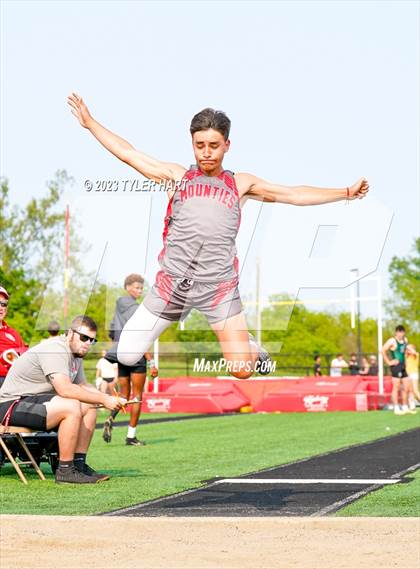 Thumbnail 2 in IHSAA Sectional #12 (Long Jump, High Jump, Pole Vault) photogallery.