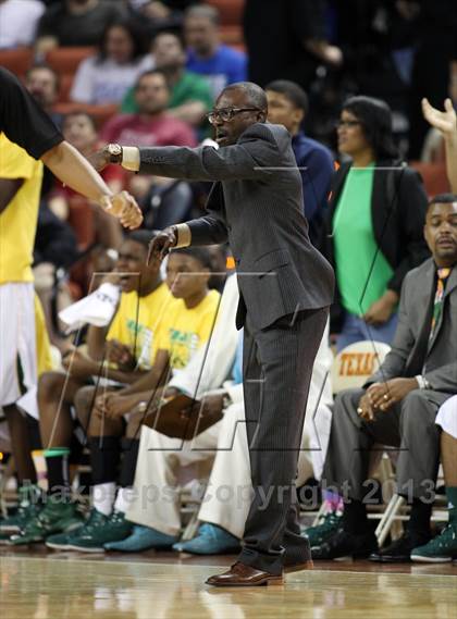 Thumbnail 1 in Yates vs. Madison (UIL 3A Final) photogallery.
