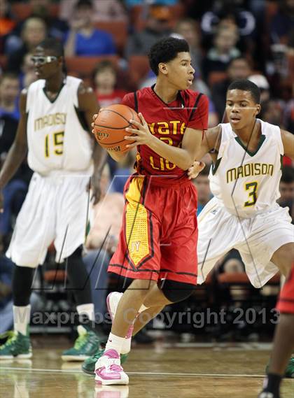 Thumbnail 2 in Yates vs. Madison (UIL 3A Final) photogallery.