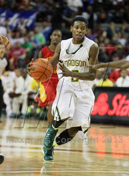 Thumbnail 2 in Yates vs. Madison (UIL 3A Final) photogallery.