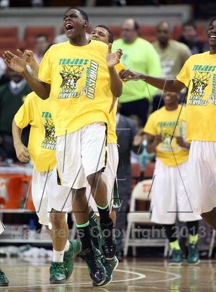 Thumbnail 2 in Yates vs. Madison (UIL 3A Final) photogallery.