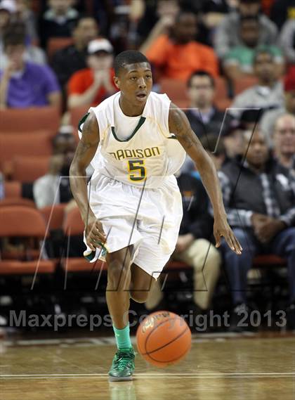 Thumbnail 2 in Yates vs. Madison (UIL 3A Final) photogallery.