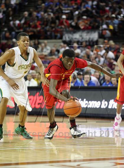 Thumbnail 1 in Yates vs. Madison (UIL 3A Final) photogallery.