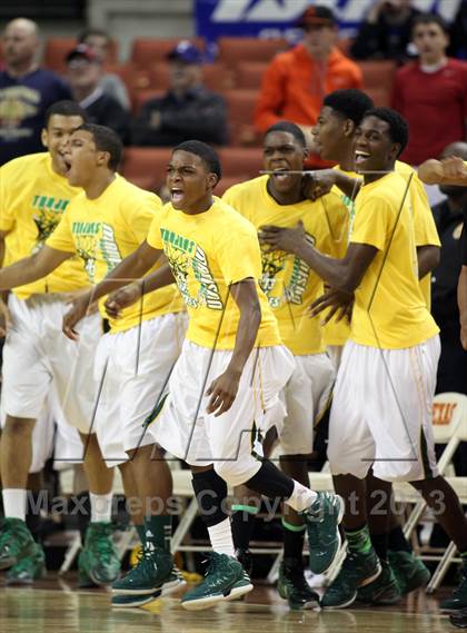 Thumbnail 3 in Yates vs. Madison (UIL 3A Final) photogallery.