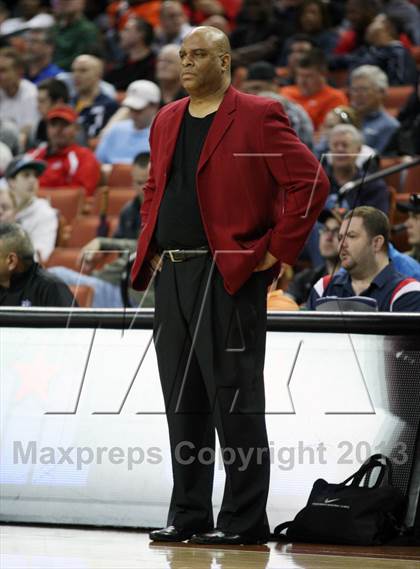 Thumbnail 3 in Yates vs. Madison (UIL 3A Final) photogallery.