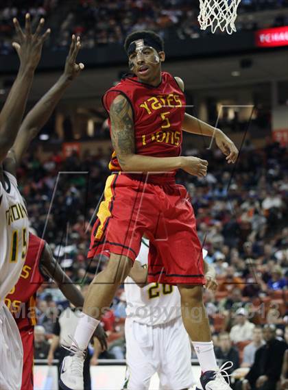 Thumbnail 2 in Yates vs. Madison (UIL 3A Final) photogallery.