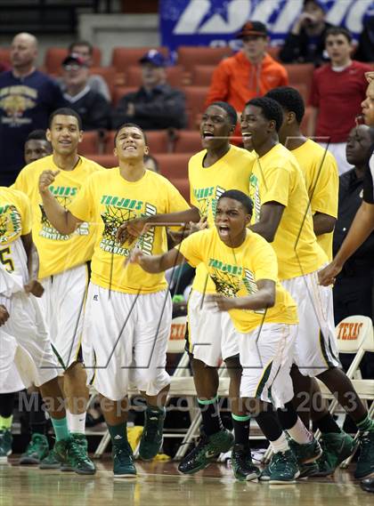 Thumbnail 3 in Yates vs. Madison (UIL 3A Final) photogallery.