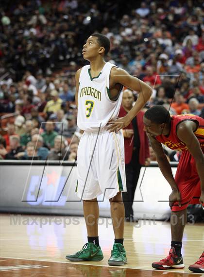 Thumbnail 3 in Yates vs. Madison (UIL 3A Final) photogallery.