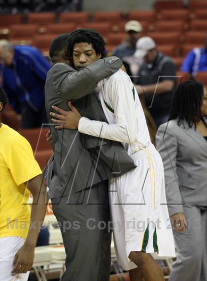 Thumbnail 2 in Yates vs. Madison (UIL 3A Final) photogallery.