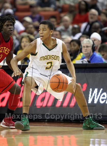 Thumbnail 2 in Yates vs. Madison (UIL 3A Final) photogallery.