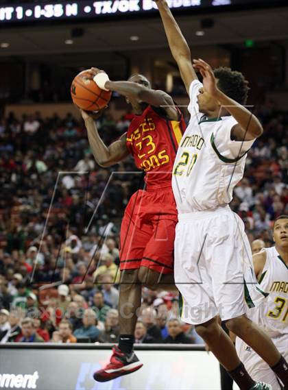 Thumbnail 3 in Yates vs. Madison (UIL 3A Final) photogallery.