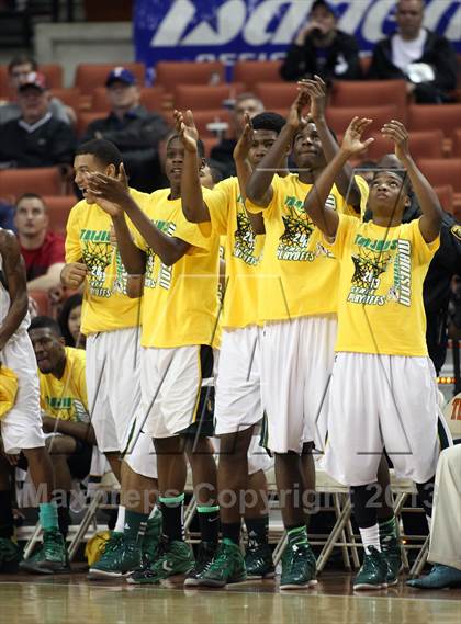 Thumbnail 3 in Yates vs. Madison (UIL 3A Final) photogallery.