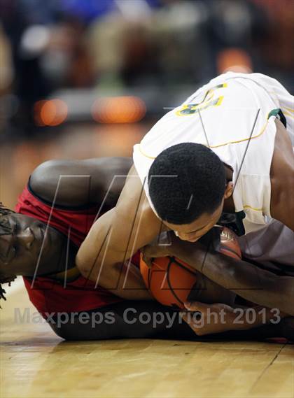 Thumbnail 3 in Yates vs. Madison (UIL 3A Final) photogallery.