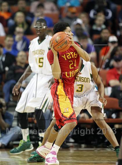Thumbnail 3 in Yates vs. Madison (UIL 3A Final) photogallery.