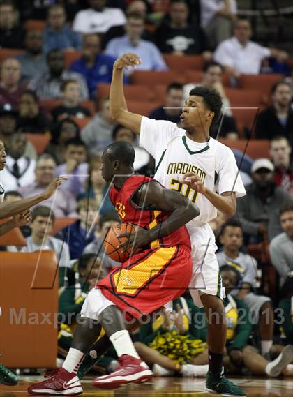 Thumbnail 1 in Yates vs. Madison (UIL 3A Final) photogallery.