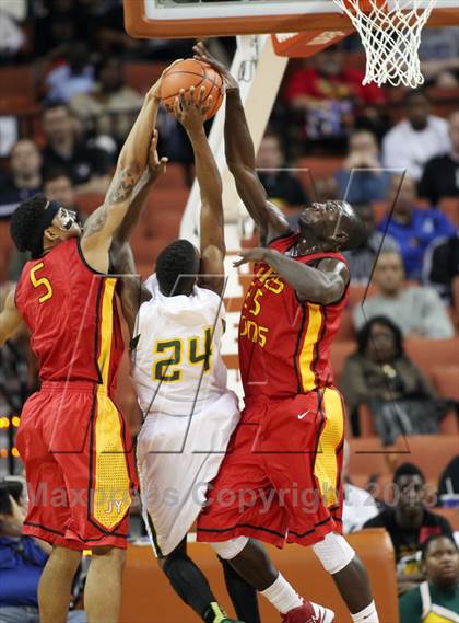 Thumbnail 2 in Yates vs. Madison (UIL 3A Final) photogallery.