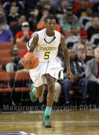 Thumbnail 3 in Yates vs. Madison (UIL 3A Final) photogallery.