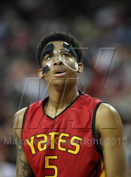 Thumbnail 2 in Yates vs. Madison (UIL 3A Final) photogallery.