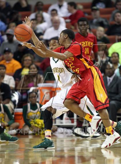 Thumbnail 1 in Yates vs. Madison (UIL 3A Final) photogallery.