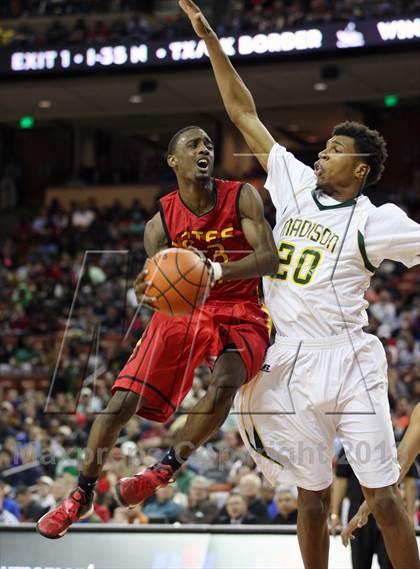 Thumbnail 2 in Yates vs. Madison (UIL 3A Final) photogallery.