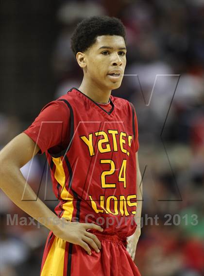 Thumbnail 3 in Yates vs. Madison (UIL 3A Final) photogallery.