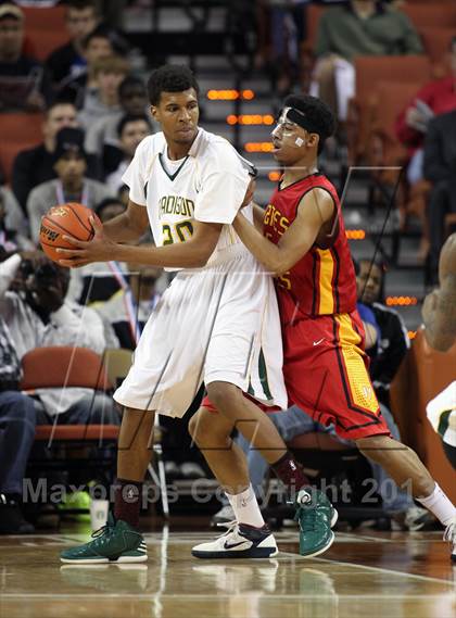 Thumbnail 3 in Yates vs. Madison (UIL 3A Final) photogallery.