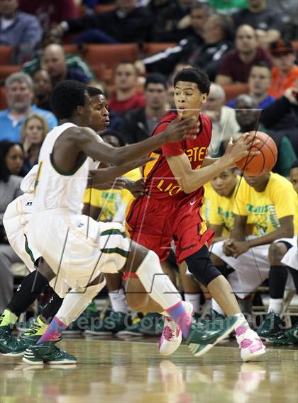 Thumbnail 3 in Yates vs. Madison (UIL 3A Final) photogallery.