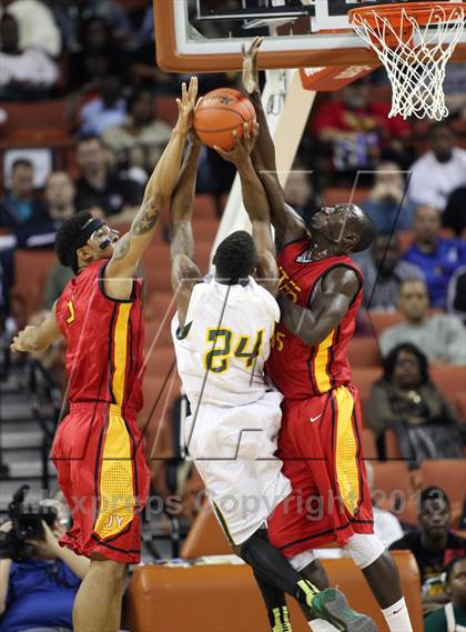Thumbnail 1 in Yates vs. Madison (UIL 3A Final) photogallery.