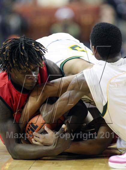 Thumbnail 2 in Yates vs. Madison (UIL 3A Final) photogallery.