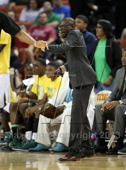 Thumbnail 2 in Yates vs. Madison (UIL 3A Final) photogallery.