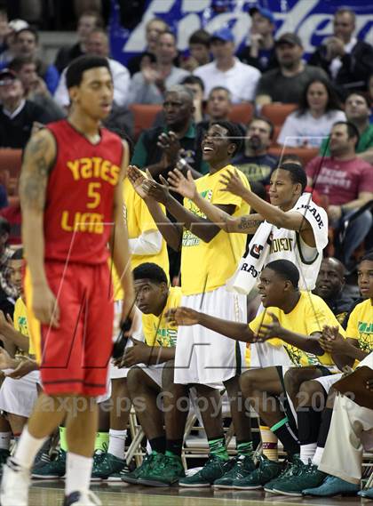 Thumbnail 3 in Yates vs. Madison (UIL 3A Final) photogallery.