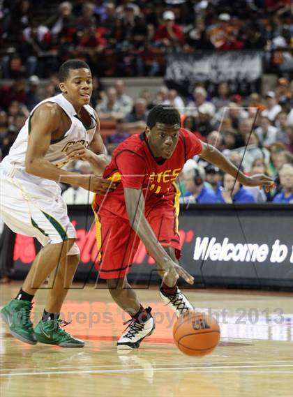 Thumbnail 3 in Yates vs. Madison (UIL 3A Final) photogallery.
