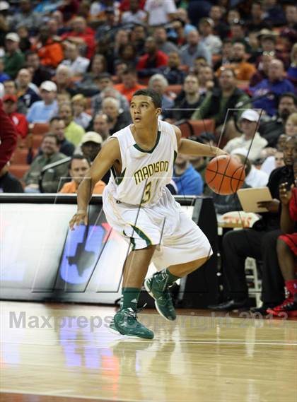 Thumbnail 1 in Yates vs. Madison (UIL 3A Final) photogallery.