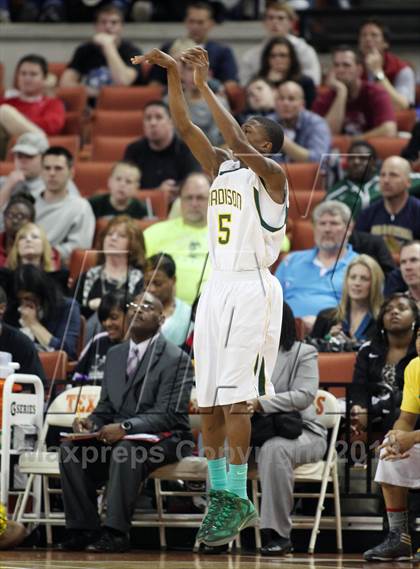 Thumbnail 2 in Yates vs. Madison (UIL 3A Final) photogallery.