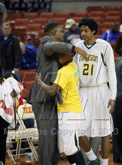 Thumbnail 1 in Yates vs. Madison (UIL 3A Final) photogallery.
