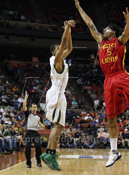 Thumbnail 1 in Yates vs. Madison (UIL 3A Final) photogallery.