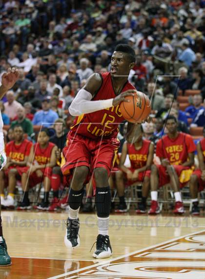 Thumbnail 3 in Yates vs. Madison (UIL 3A Final) photogallery.