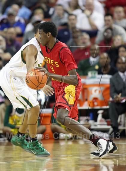 Thumbnail 3 in Yates vs. Madison (UIL 3A Final) photogallery.