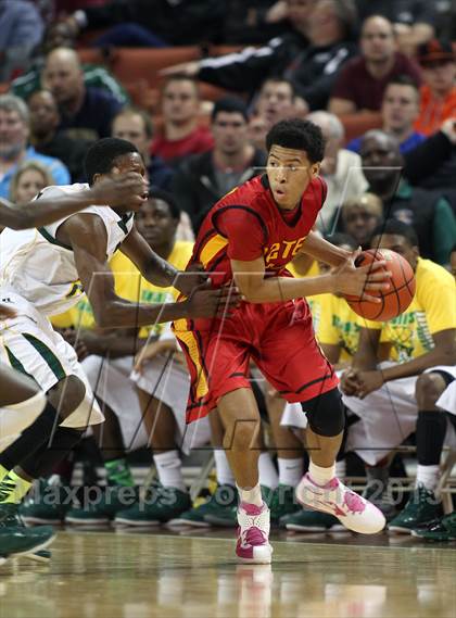 Thumbnail 2 in Yates vs. Madison (UIL 3A Final) photogallery.