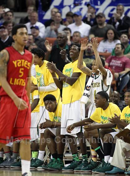 Thumbnail 2 in Yates vs. Madison (UIL 3A Final) photogallery.