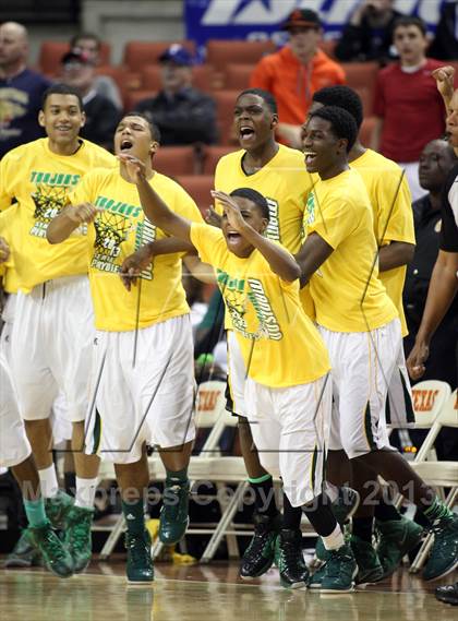 Thumbnail 1 in Yates vs. Madison (UIL 3A Final) photogallery.