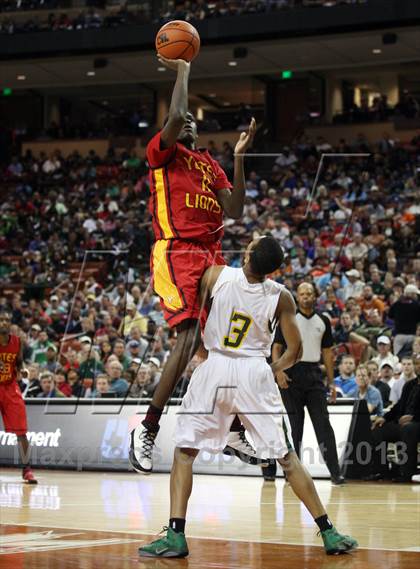 Thumbnail 1 in Yates vs. Madison (UIL 3A Final) photogallery.