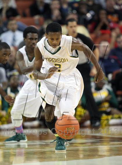 Thumbnail 2 in Yates vs. Madison (UIL 3A Final) photogallery.