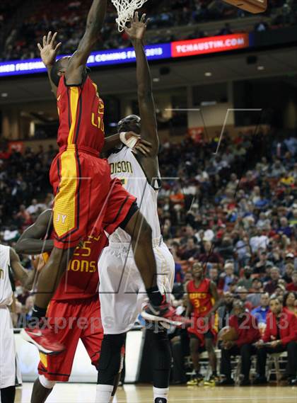 Thumbnail 2 in Yates vs. Madison (UIL 3A Final) photogallery.