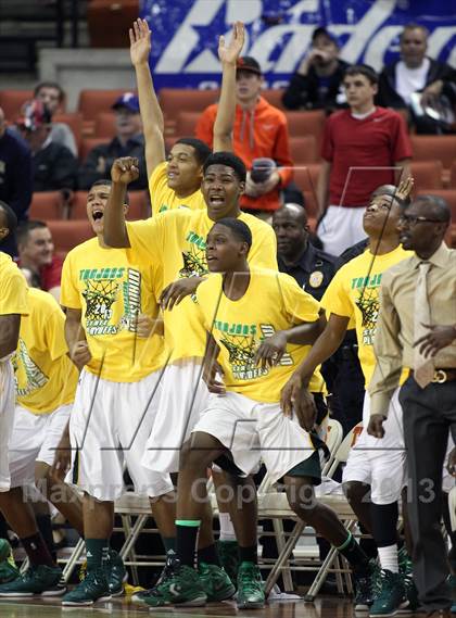 Thumbnail 1 in Yates vs. Madison (UIL 3A Final) photogallery.