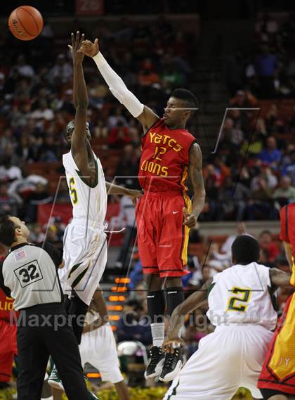 Thumbnail 1 in Yates vs. Madison (UIL 3A Final) photogallery.